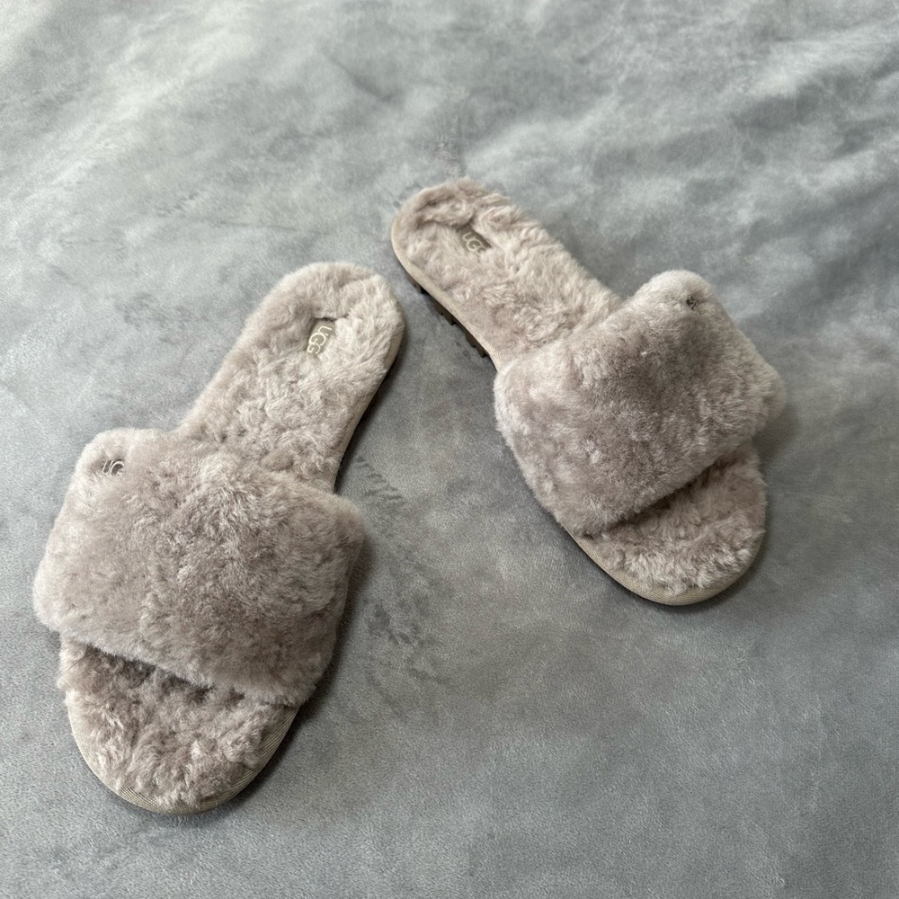 UGG Fluffy Gray Slippers 🎁🎄👯‍♂️